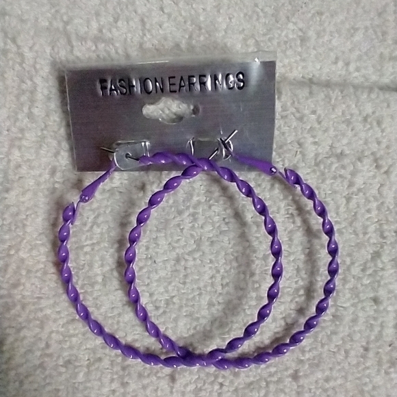 Purple twisted hoop wire earrings large - Picture 1 of 3